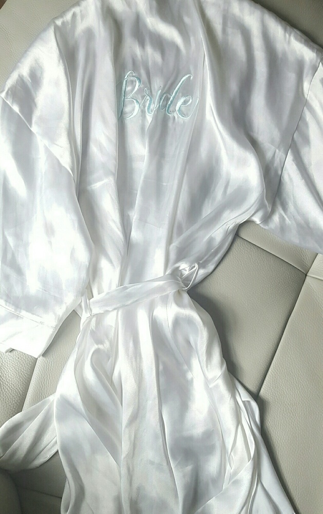 Bride Robe OS - Picture 2 of 3